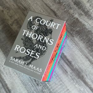 A Court of Thorns and Roses (5 book series)